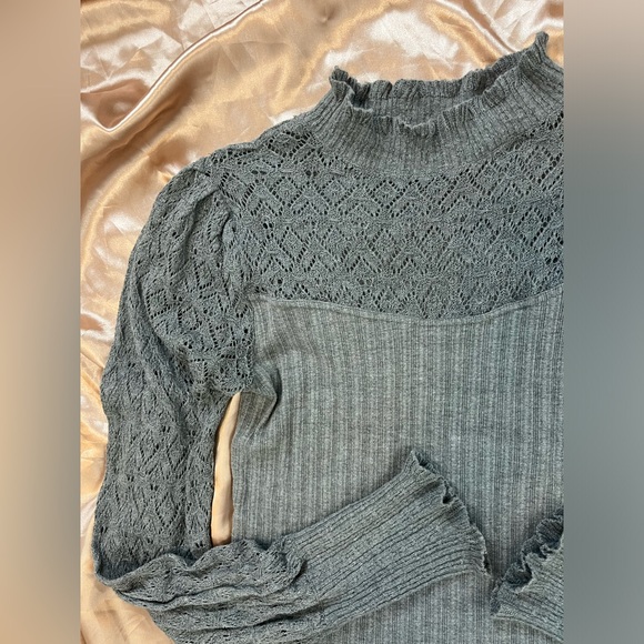 Gorgeous Grey Knitted Blouse - Picture 8 of 11
